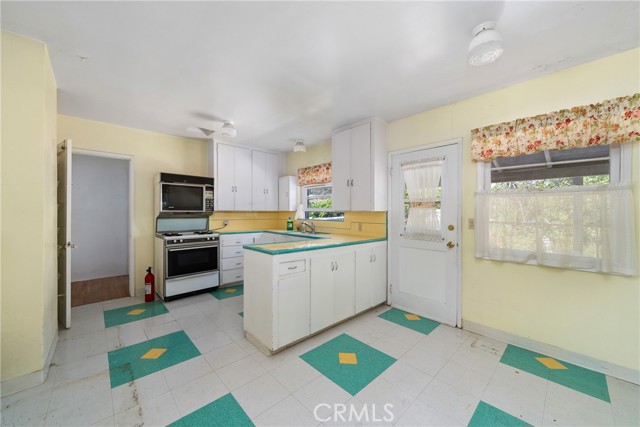 12852 Fairhaven, Santa Ana CA: https://media.crmls.org/medias/da6a2004-ce94-445b-84d4-df699554b576.jpg