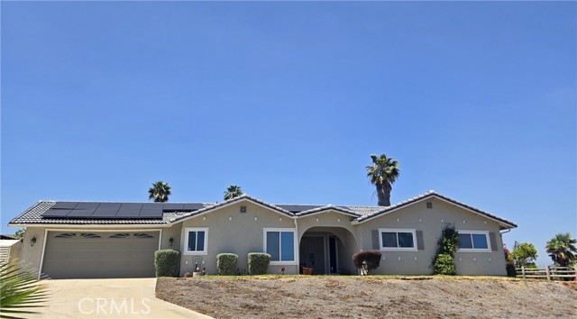 Detail Gallery Image 1 of 31 For 2059 Summit Dr, Escondido,  CA 92025 - 3 Beds | 2 Baths