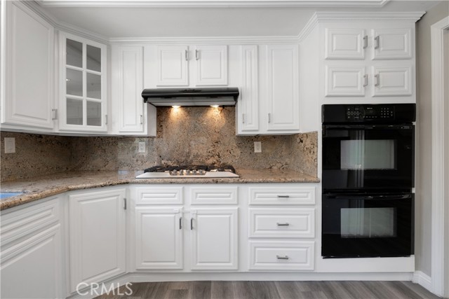 7 Hancock, Irvine CA: https://media.crmls.org/medias/da6bbc75-2665-467d-aa35-688c9bc806a0.jpg