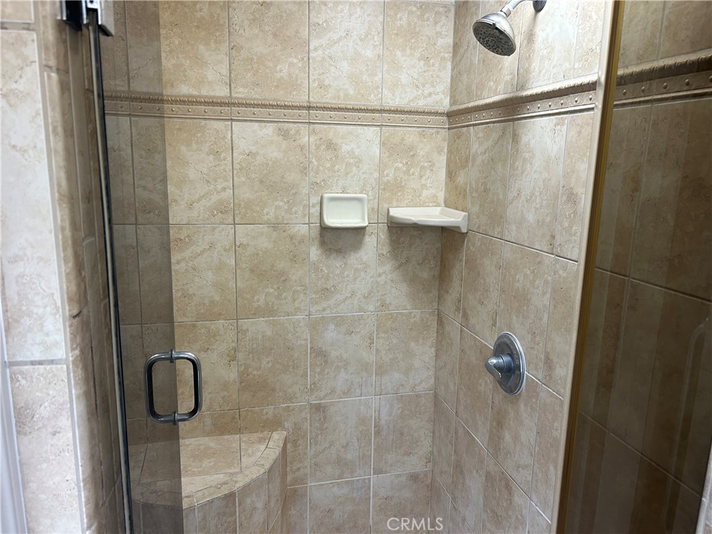 https://media.crmls.org/medias/da6c97cc-86b6-4f88-9207-adc20c115209.jpg?preset=X-Large