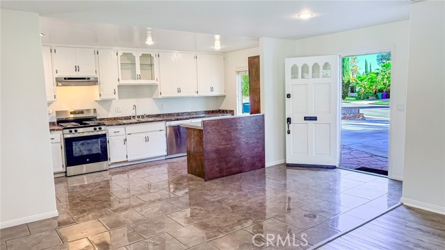 Detail Gallery Image 4 of 18 For 7551 Quimby Ave, West Hills,  CA 91307 - 3 Beds | 2 Baths