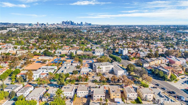 Detail Gallery Image 28 of 31 For 933 S Sycamore Ave, Los Angeles,  CA 90036 - 4 Beds | 2/2 Baths