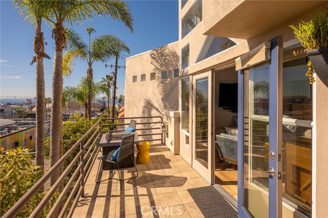 1401 Manhattan Ave, Hermosa Beach, California 90254, 4 Bedrooms Bedrooms, ,2 BathroomsBathrooms,Residential,Sold,Manhattan Ave,SB22023930