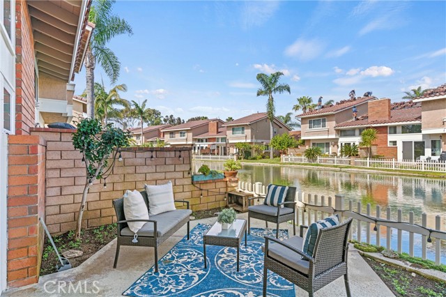 7911 Seawall Circle, Huntington Beach CA: https://media.crmls.org/medias/da6e85c8-d7ac-4e40-bf88-db3fb64d5279.jpg