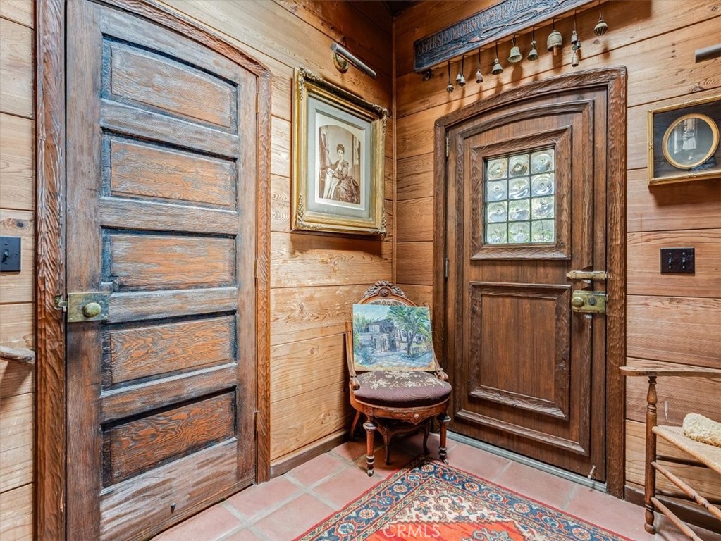 https://media.crmls.org/medias/da707480-9d91-4e39-bb8f-113590cd743c.jpg?preset=X-Large