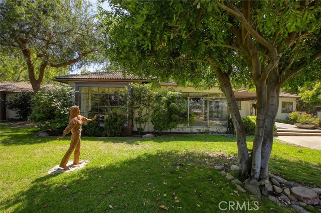 1075 Pine Oak Lane, Pasadena CA: https://media.crmls.org/medias/da70a696-718c-4589-b104-75480a865259.jpg