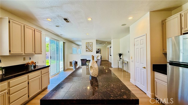 11958 Sunstone Court, Eastvale CA: https://media.crmls.org/medias/da71475e-2cc0-4b7f-8727-04b721d22f51.jpg