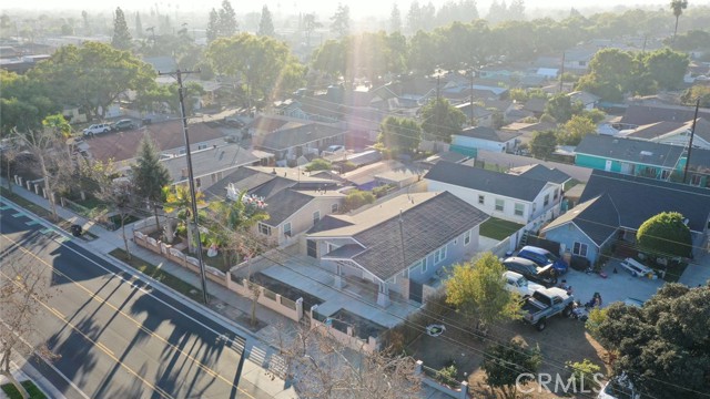 408 S Flower Street, Santa Ana CA: https://media.crmls.org/medias/da716bab-29a8-4c8c-8e59-f09c112fe719.jpg