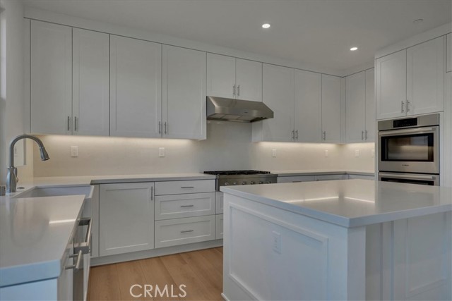 228 Birdseye, Irvine CA: https://media.crmls.org/medias/da72e1dc-969a-499c-945c-793b74ec6790.jpg