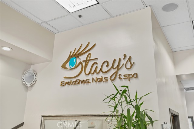 1520 N, Ontario CA: https://media.crmls.org/medias/da73586f-6c16-462c-bcd9-e6998ee3a8aa.jpg
