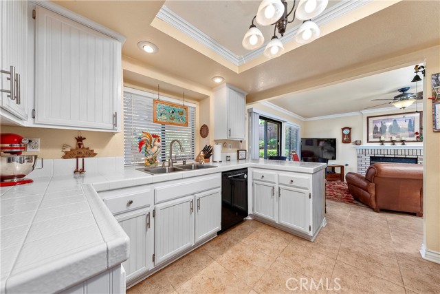 Detail Gallery Image 14 of 44 For 40512 Palmas Ct, Palmdale,  CA 93551 - 3 Beds | 2/1 Baths