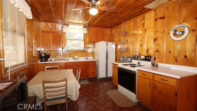 Detail Gallery Image 10 of 20 For 10785 Loch Lomond, Loch Lomond,  CA 95461 - 2 Beds | 1 Baths