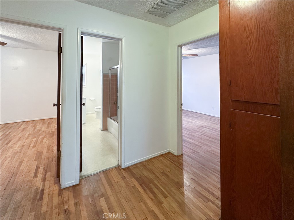 https://media.crmls.org/medias/da7542a6-e779-4ca5-8320-34c59d7891ba.jpg?preset=X-Large