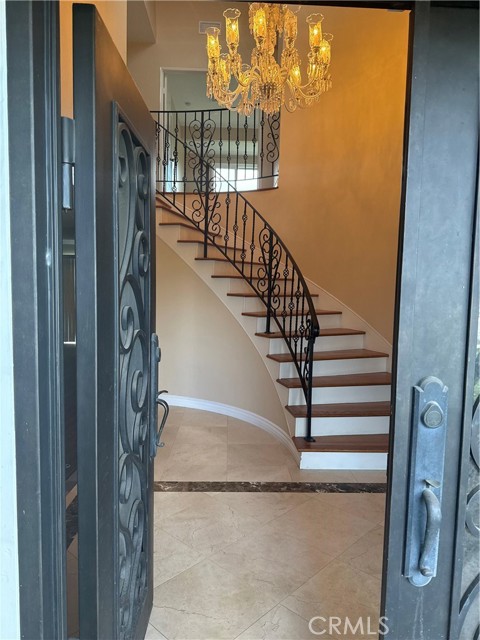 Detail Gallery Image 3 of 37 For 1026 Damascus Cir, Costa Mesa,  CA 92626 - 5 Beds | 3 Baths
