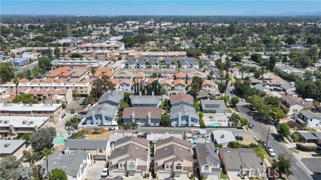 19017 Gault Street, Reseda CA: https://media.crmls.org/medias/da757083-c448-4c98-8f7e-1786ba788204.jpg