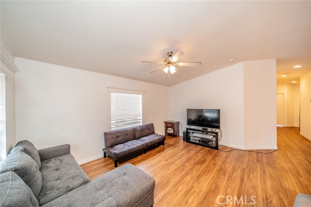 Detail Gallery Image 6 of 37 For 22111 Newport Ave #5,  Grand Terrace,  CA 92313 - 3 Beds | 2 Baths