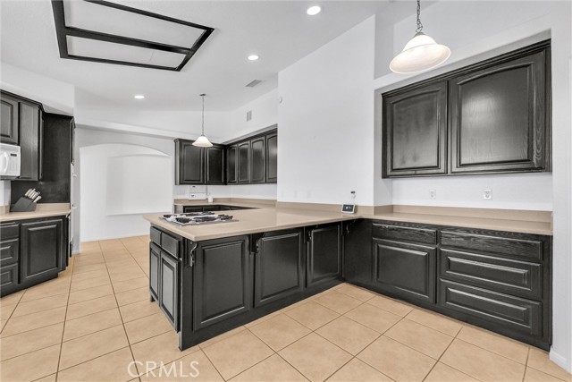 Detail Gallery Image 12 of 34 For 10180 Buffalo Rd, Oak Hills,  CA 92344 - 5 Beds | 4 Baths