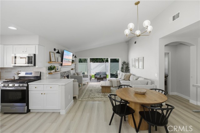 Detail Gallery Image 12 of 44 For 3199 Rowena, Corona,  CA 92882 - 3 Beds | 2 Baths