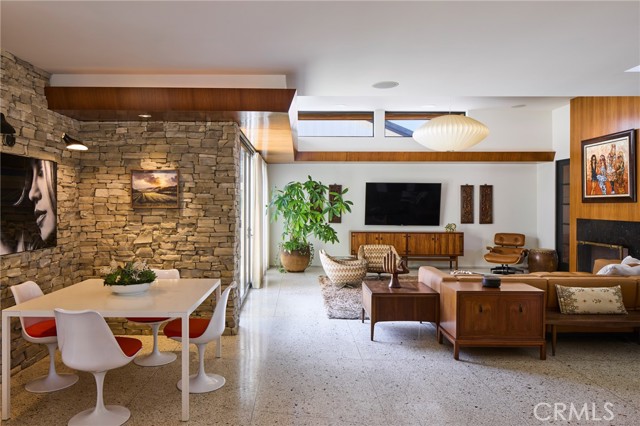 Detail Gallery Image 4 of 61 For 1112 Park St, Huntington Beach,  CA 92648 - 6 Beds | 6/2 Baths