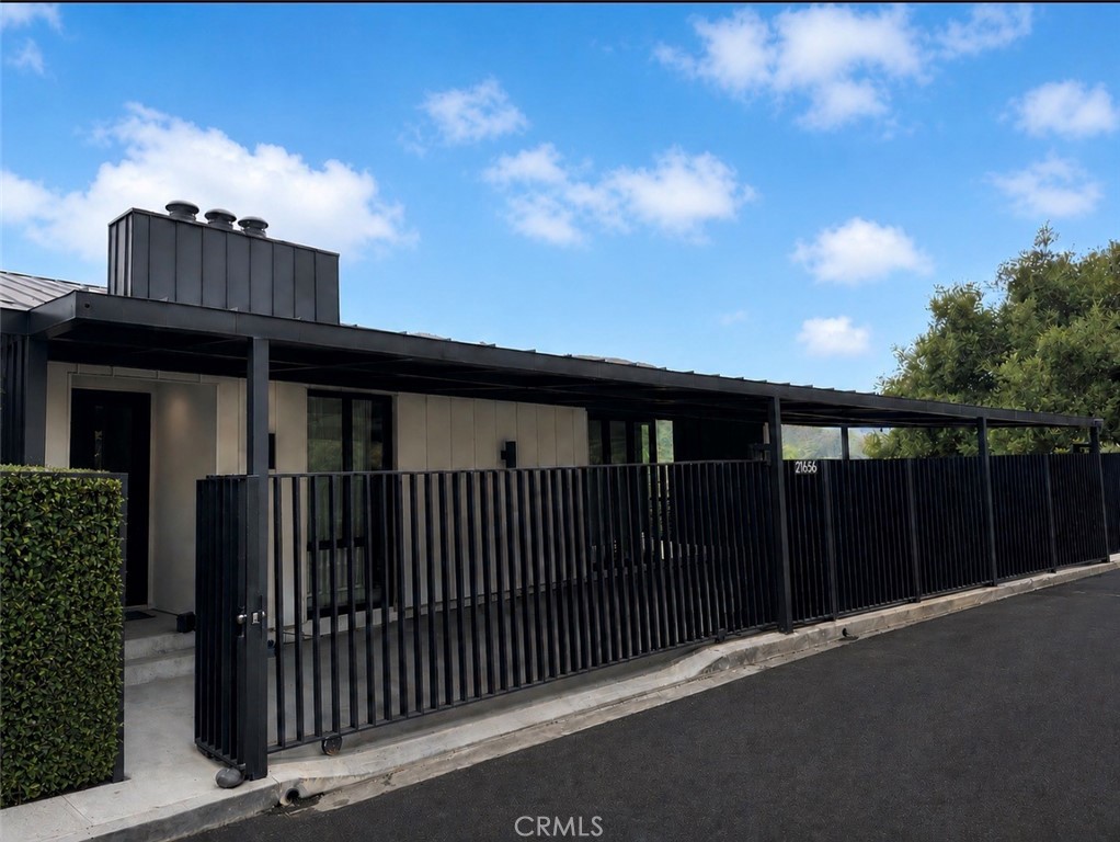 21656 Las Flores Heights