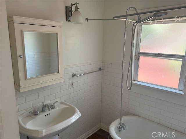 696 E Columbia Avenue, Pomona CA: https://media.crmls.org/medias/da781df6-2d37-4c53-ac59-0af974cc68a1.jpg