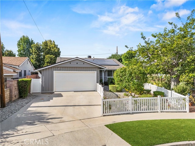 17955 Archwood Street, Reseda CA: https://media.crmls.org/medias/da791b0c-093e-462f-bc58-c950844feb81.jpg