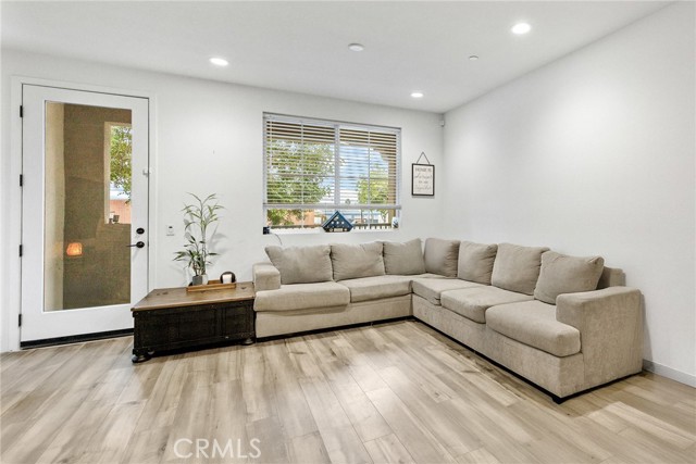 Detail Gallery Image 7 of 29 For 2560 Valentina Way #2,  Commerce,  CA 90040 - 3 Beds | 3 Baths