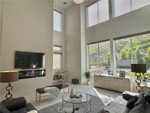 20401 W Aberdeen Lane, Porter Ranch CA: https://media.crmls.org/medias/da79b4d6-796e-4641-bdad-199a58b54726.jpg