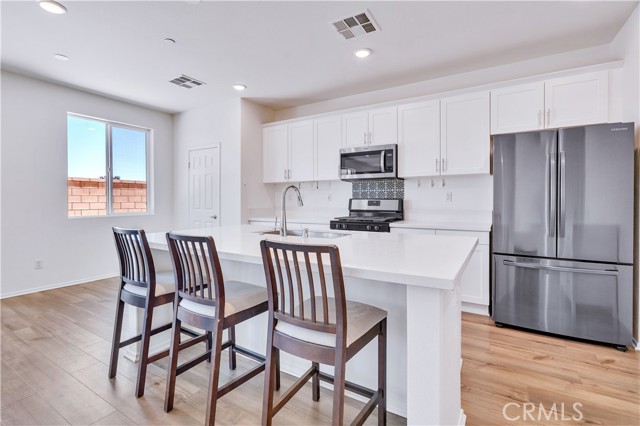 Detail Gallery Image 10 of 48 For 14707 Gulfstream Ln, Moreno Valley,  CA 92553 - 5 Beds | 2/1 Baths
