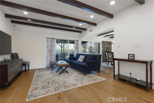 2528 N Orchard Drive, Burbank CA: https://media.crmls.org/medias/da7a117f-60ea-4b6b-b69e-dfb5c1e59b03.jpg