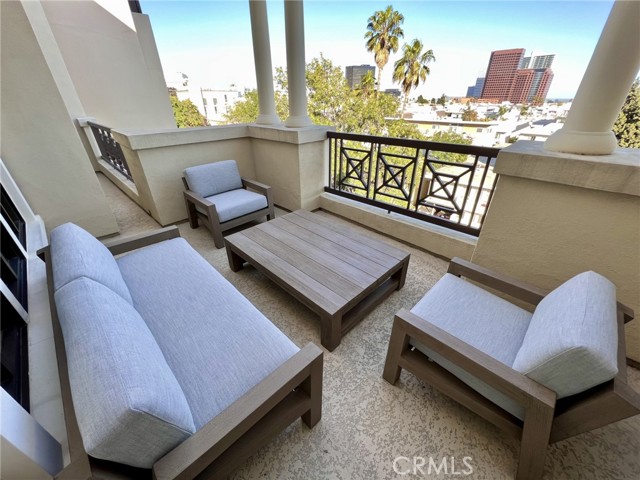 Detail Gallery Image 2 of 40 For 11847 Gorham Ave #403,  Los Angeles,  CA 90049 - 2 Beds | 2/1 Baths