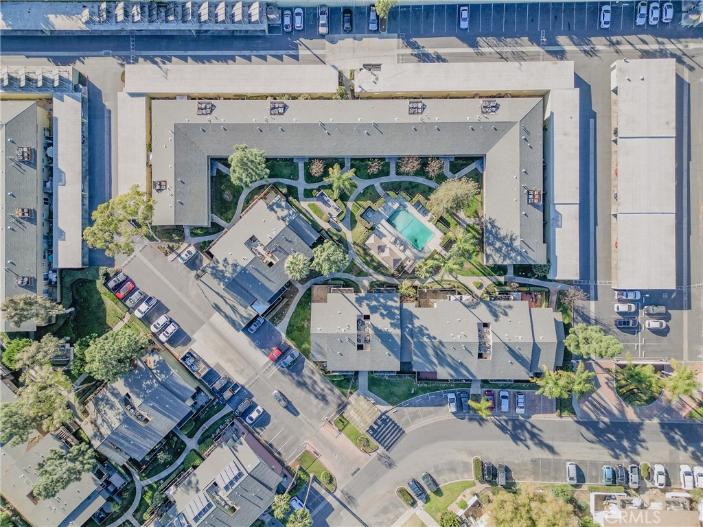 https://media.crmls.org/medias/da7bf25a-6d90-4c22-ba28-4d776ed18a8c.jpg?preset=X-Large