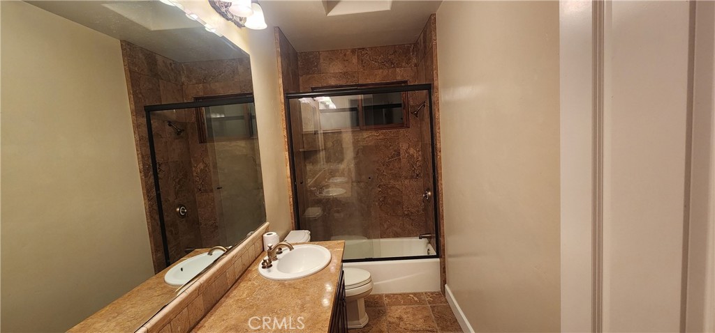 https://media.crmls.org/medias/da7e964f-a163-47fc-bc1c-bde1b12c740a.jpg?preset=X-Large
