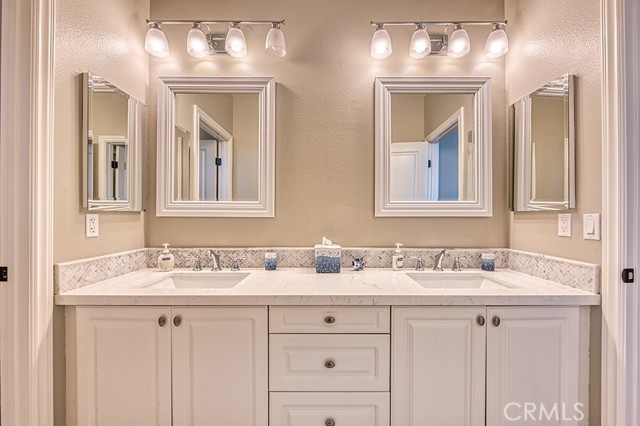 5 Kennedy Court, Coto de Caza CA: https://media.crmls.org/medias/da7eb575-d06a-4566-8268-c93b2a71975f.jpg