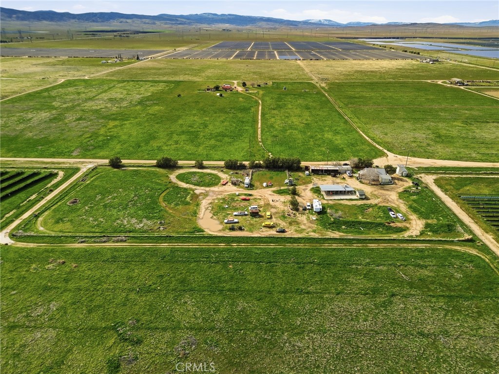 https://media.crmls.org/medias/da7efc2a-750e-4394-9c31-5fd009daffbb.jpg?preset=X-Large