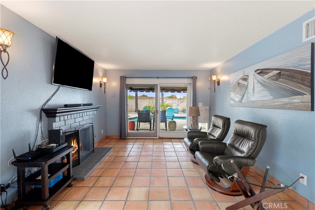 MLS #CV25268105 image #14