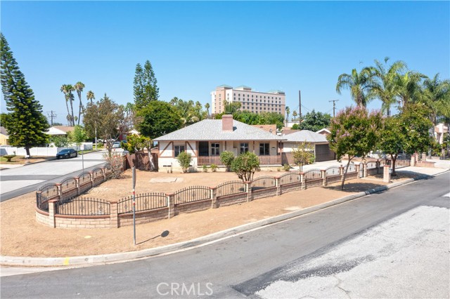 2306 W Cedarwood Street, West Covina CA: https://media.crmls.org/medias/da7f9353-85a5-4ad1-9dbf-ff72ccabee55.jpg