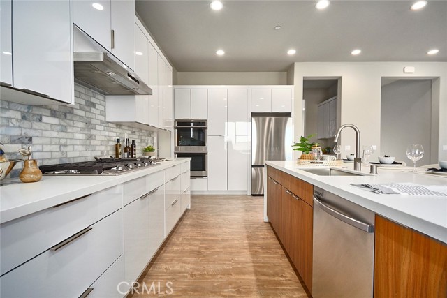 Detail Gallery Image 4 of 16 For 19396 Earth Summit, Apple Valley,  CA 92308 - 4 Beds | 3/1 Baths