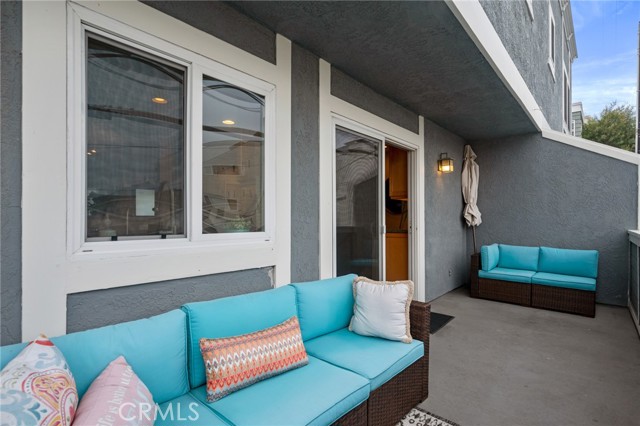 Detail Gallery Image 14 of 36 For 427 Manhattan Ave, Hermosa Beach,  CA 90254 - 2 Beds | 2/1 Baths