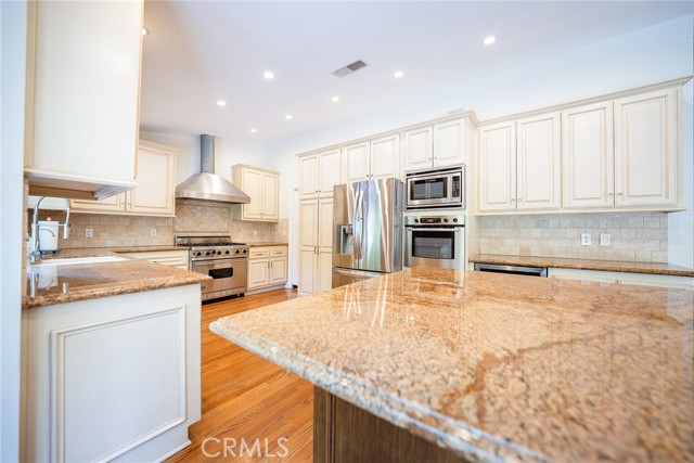 Detail Gallery Image 9 of 42 For 18337 Chatham Ln, Porter Ranch,  CA 91326 - 4 Beds | 2/1 Baths