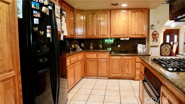 Detail Gallery Image 15 of 75 For 5560 Rio Rd, Jurupa Valley,  CA 92509 - 4 Beds | 2 Baths