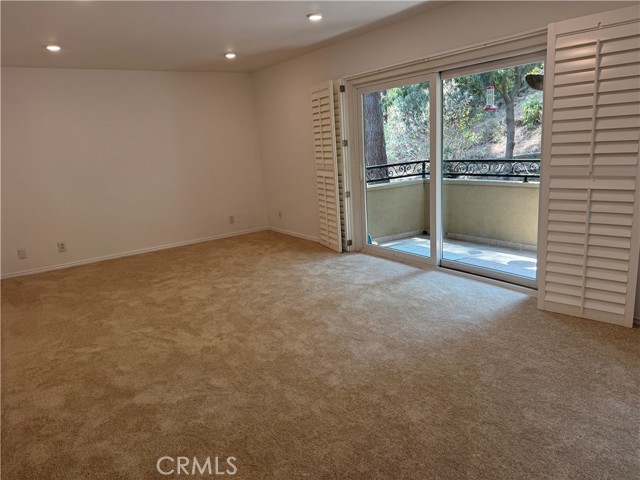 Detail Gallery Image 7 of 27 For 6702 Hillpark Dr #308,  Los Angeles,  CA 90068 - 2 Beds | 2 Baths