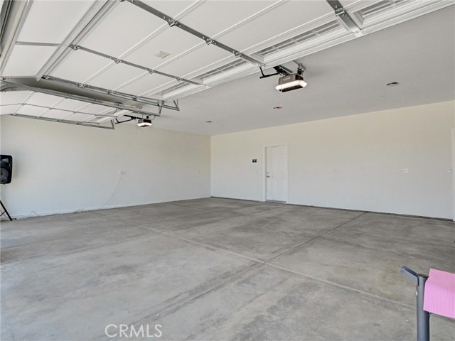 11515 Tamarisk Avenue, Hesperia CA: https://media.crmls.org/medias/da81b4e0-be86-40d6-b690-2ca44b007512.jpg