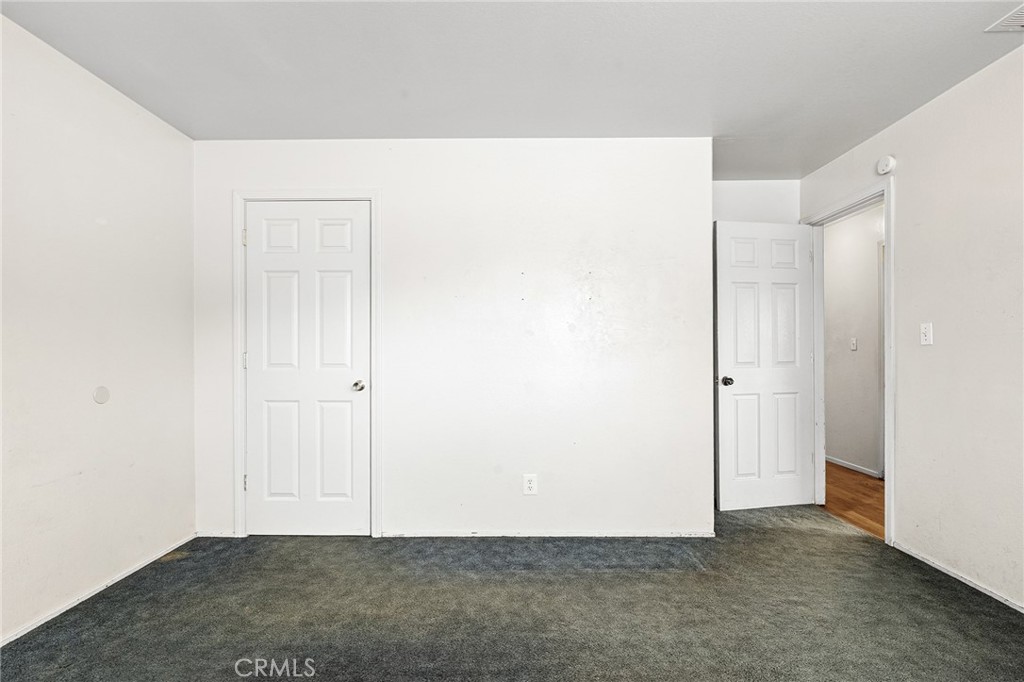 https://media.crmls.org/medias/da82100d-0053-49bb-a612-c6122e288ffe.jpg?preset=X-Large