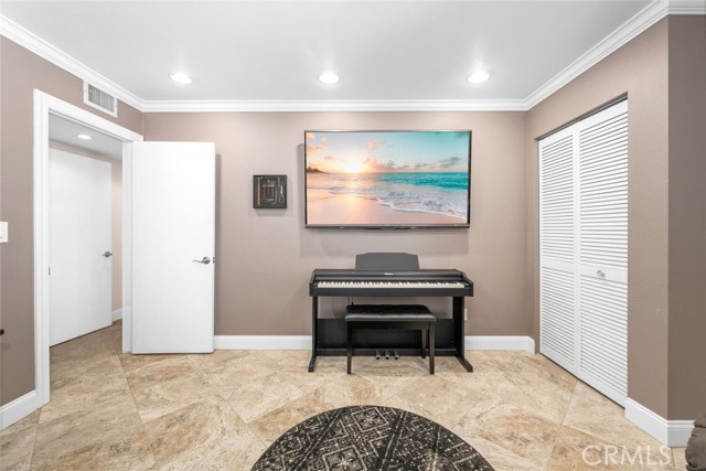 6786 Molokai Drive, Cypress CA: https://media.crmls.org/medias/da825f4b-9d0d-4f52-8e63-085d7d7cff19.jpg