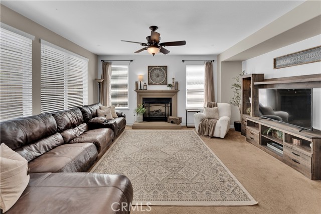 14668 Stageline Lane, Fontana CA: https://media.crmls.org/medias/da829b5e-803b-4050-b3d2-4dd22bcbb0a9.jpg
