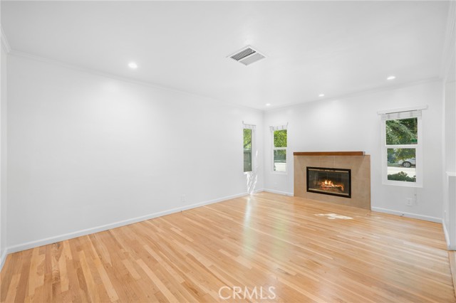 Detail Gallery Image 7 of 34 For 17429 Burbank Bld, Encino,  CA 91316 - 3 Beds | 2 Baths