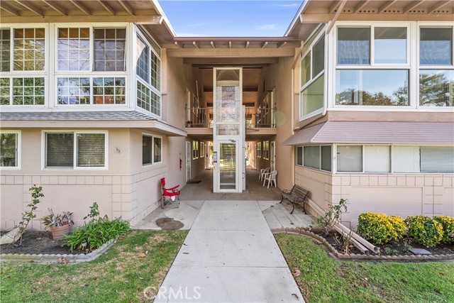 1881 St John Road M-15-37N, Seal Beach, CA 