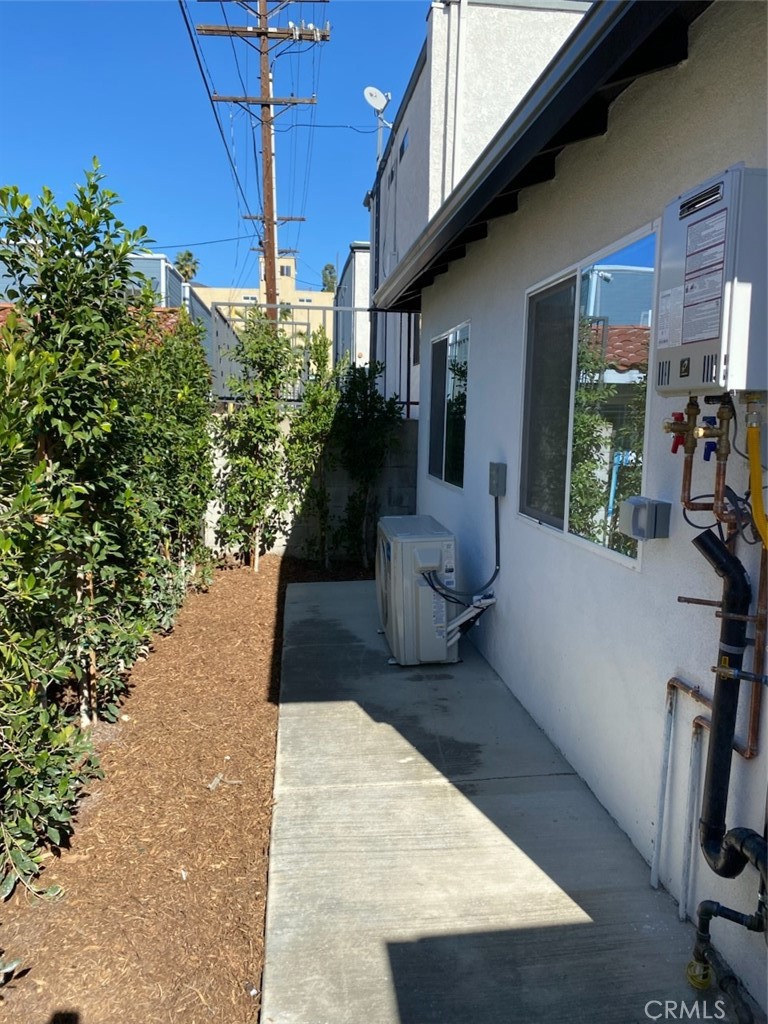 unit c N Jackson #C — architectural residence
