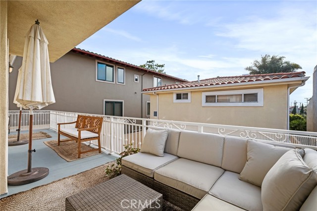202 Lucia Avenue, Redondo Beach, California 90277, 5 Bedrooms Bedrooms, ,3 BathroomsBathrooms,Residential,Sold,Lucia,SB21191520